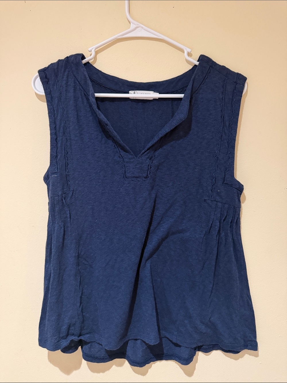 Carve Designs Navy Sleeveless V-Neck Camisole Top